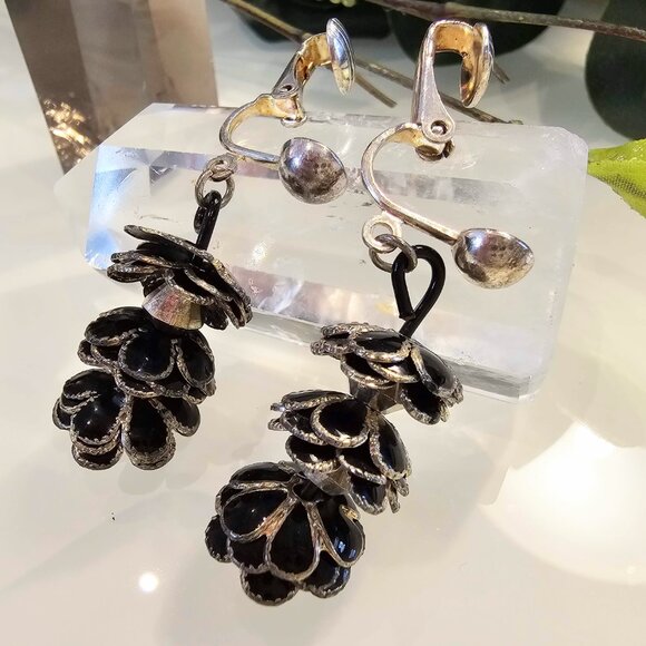 Vintage Black and Silver Flower Drop Clip-on Earrings - Picture 3 of 5